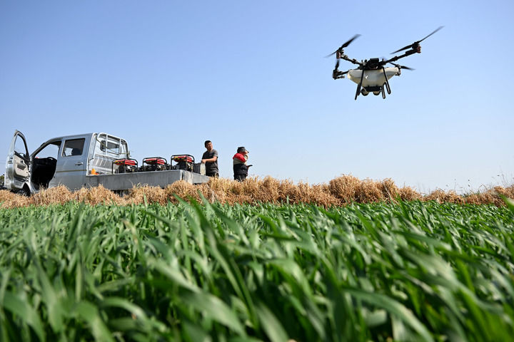 科技在农业生产中的作用:智能灌溉、精准施肥、无人机植保等实用指南,让农业更高效省力-第2张图片-金科赋能录 科技在农业生产中的作用:智能灌溉、精准施肥、无人机植保等实用指南,让农业更高效省力-第2张图片-金科赋能录