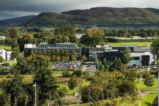 金融科技应用好就业吗？揭秘高薪就业前景与职业规划指南-第2张图片-金科赋能录