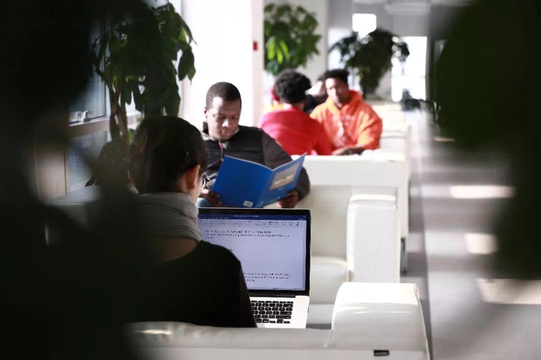 科技英语中专业术语的翻译：精准连接知识桥梁，轻松掌握翻译技巧-第3张图片-金科赋能录